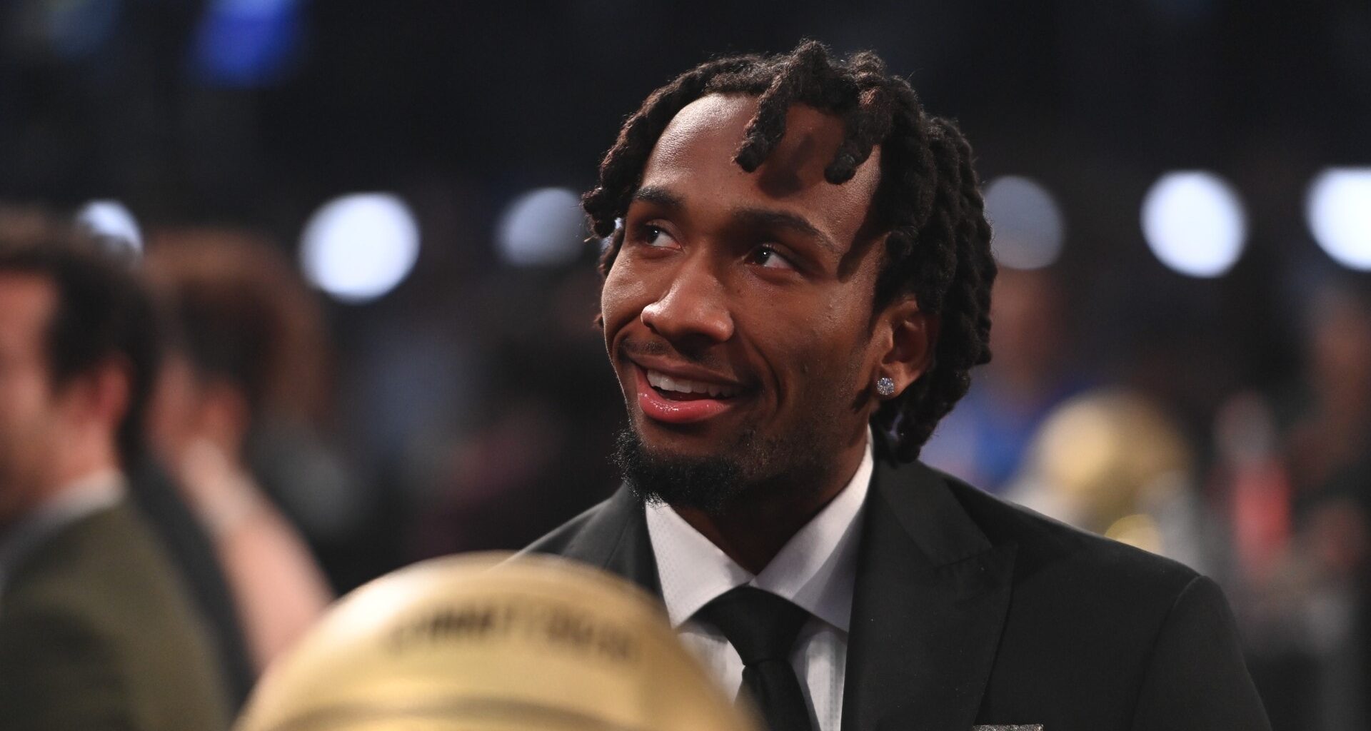 Reports: Knicks swap picks with Lakers, Mavericks to add multiple assets