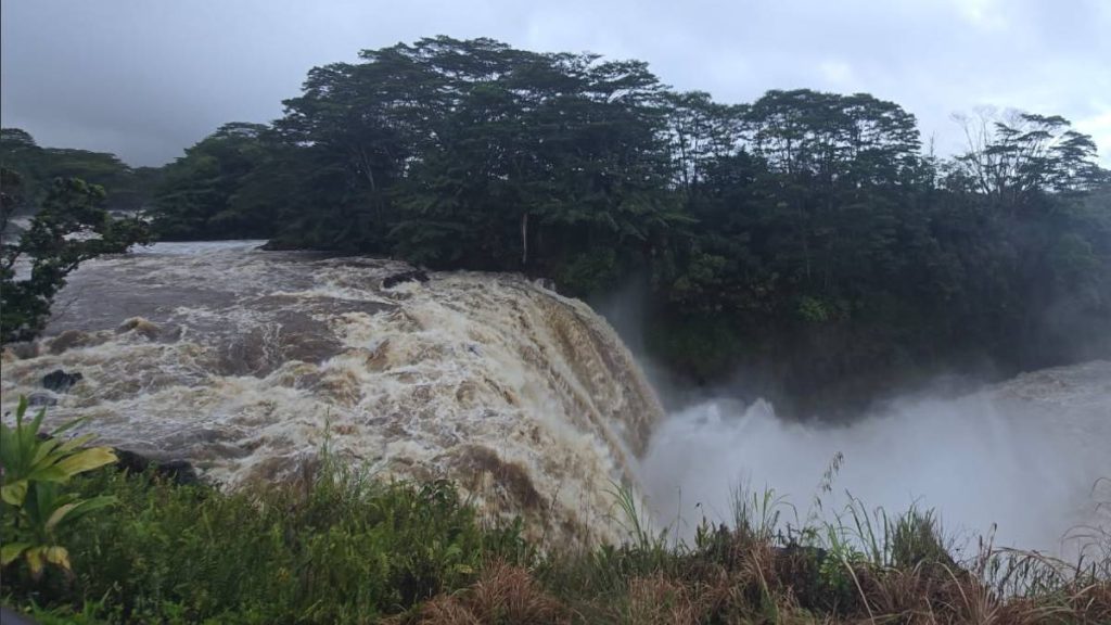 UPDATE: Portion of Highway 11 reopen after being closed for flooding; windward Big Island super soaked : Big Island Now