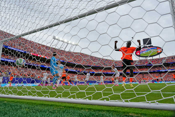 Brian Brobbey and the Dutch roll in the rain to a 3-1 win over Tunisia to top World Cup Group F