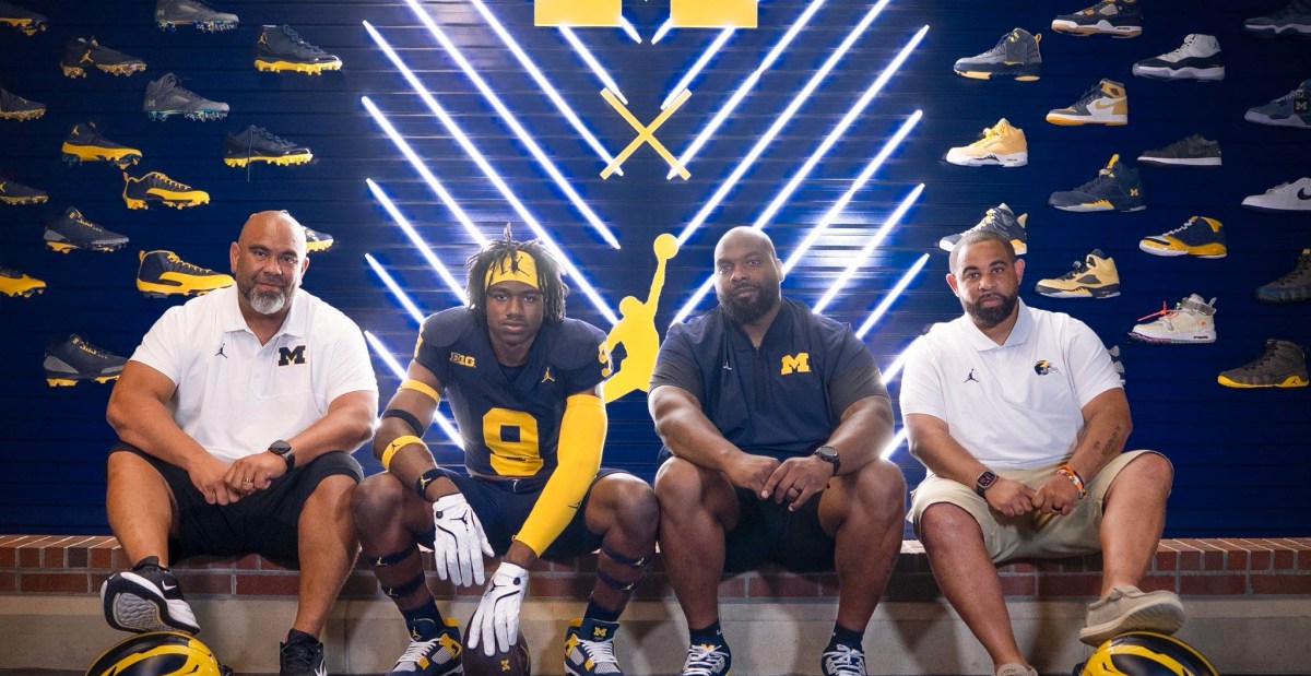 Top EDGE recruiting target commits to Michigan Football