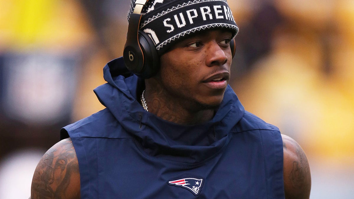 New England Patriots wide receiver Josh Gordon warming up on the field at Heinz Field.