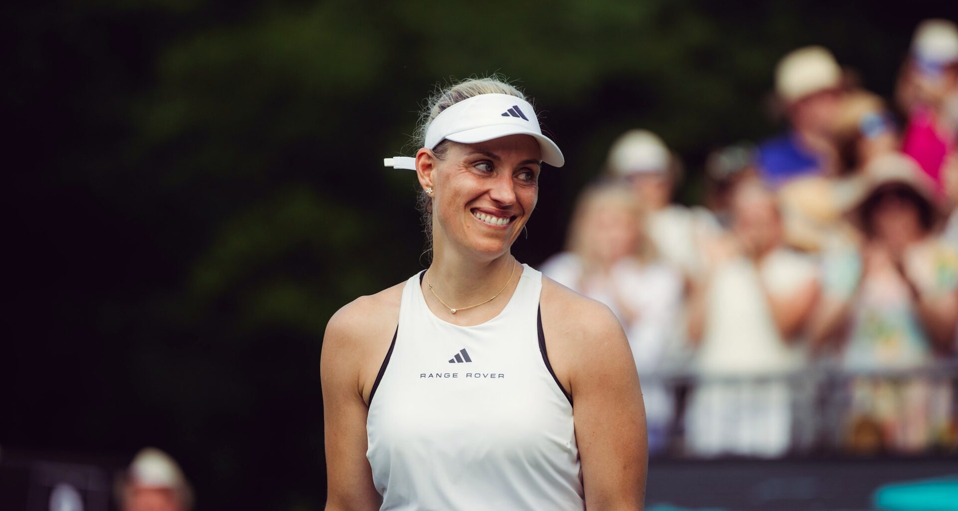 Angelique Kerber treats home fans to 'Final Serve' celebration