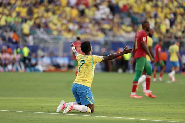 Brazil rallies for 1-1 draw against Morocco in its World Cup opener behind Vinícius Júnior's goal