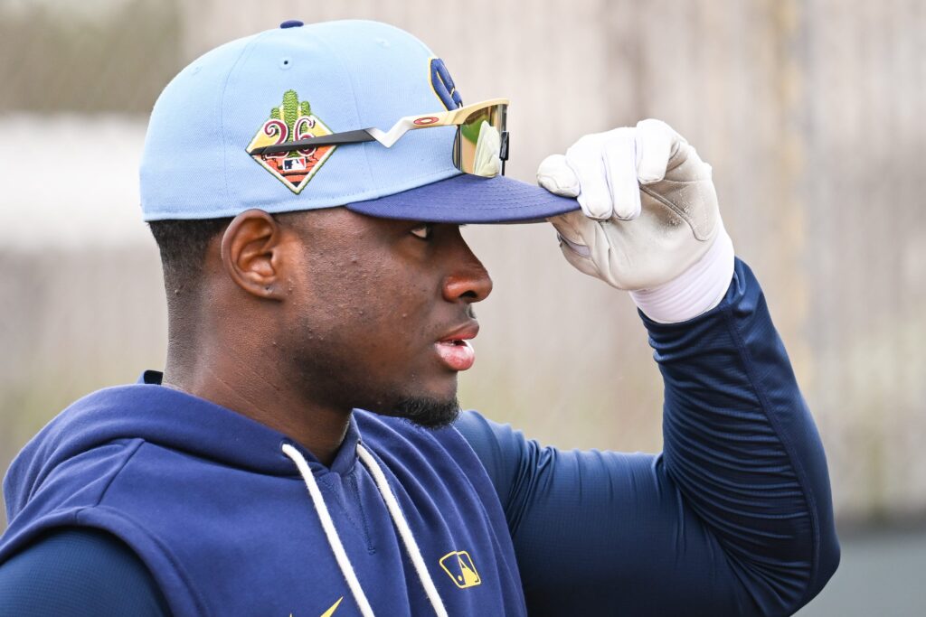 Brewers, Luis Lara Agree To Extension