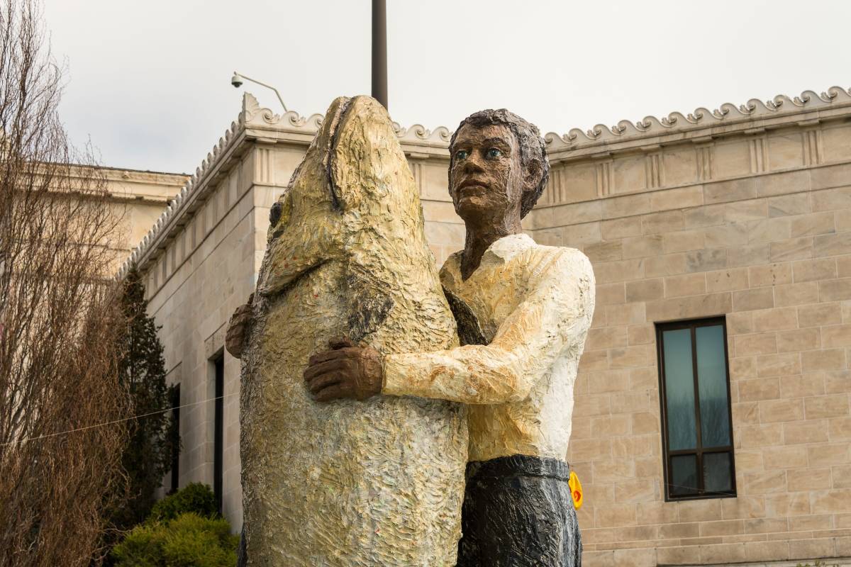 After 25 years, this towering 16-foot sculpture outside Chicago’s Shedd Aquarium continues to completely baffle and divide first-time visitors