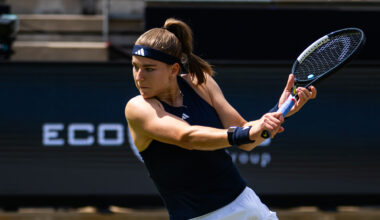 Muchova speeds past Zhang in 58-minute Berlin opener