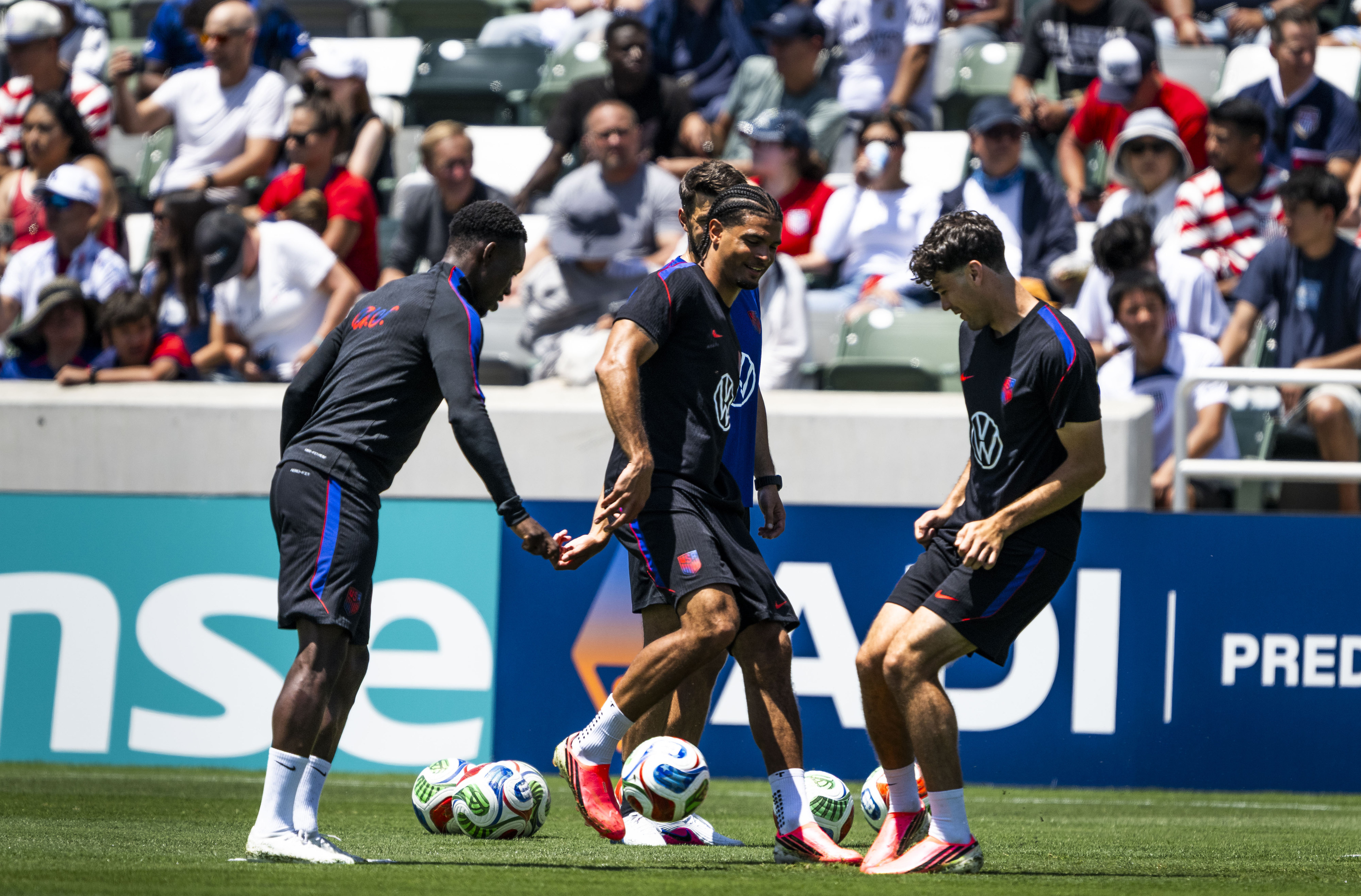 Miles Robinson, center, runs drills during the U.S. Menâs National...