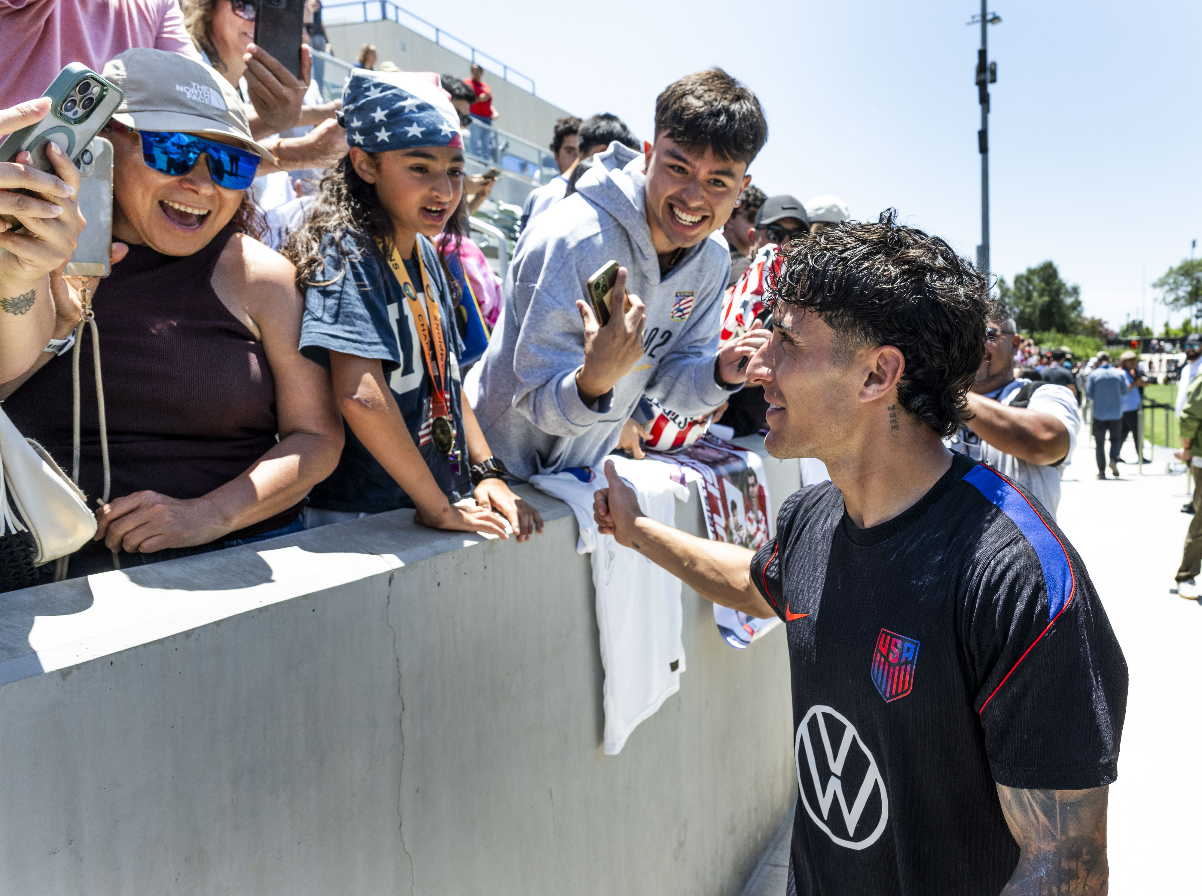 Alejandro Zendejas signs autographs after the U.S. Menâs National Team...