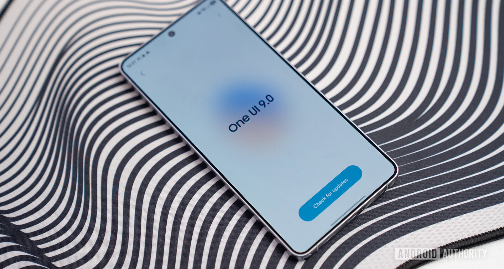 OneUI 9 splash screen S26 Ultra phone lay down