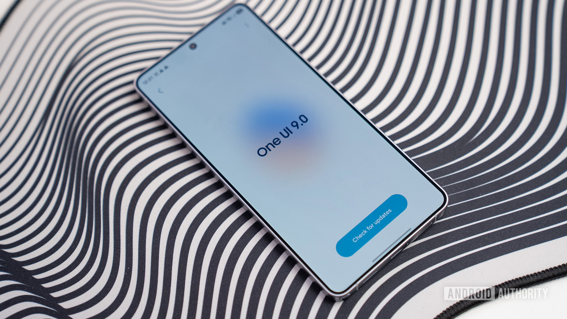 OneUI 9 splash screen S26 Ultra phone lay down OneUI 9 splash screen S26 Ultra phone lay down