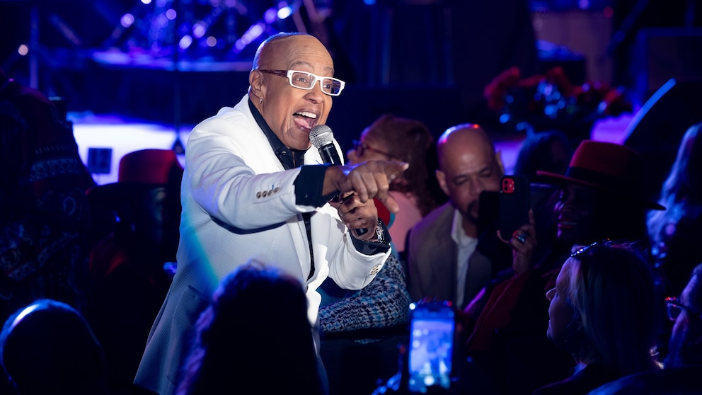 'Beauty and the Beast' singer Peabo Bryson dies at 75