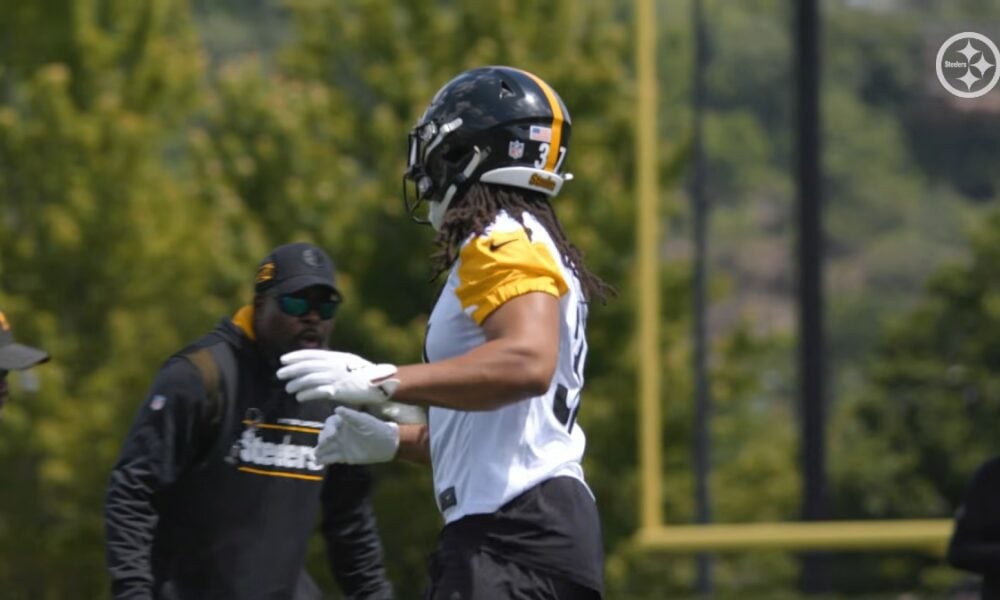 Pittsburgh's Tight End Battle Is Suddenly Heating Up