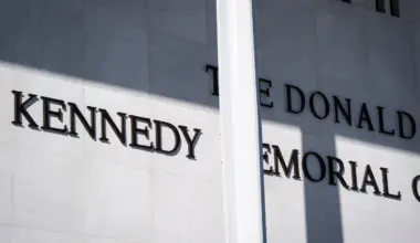 Kennedy Center board to fight order to remove Trump’s name as deadline looms