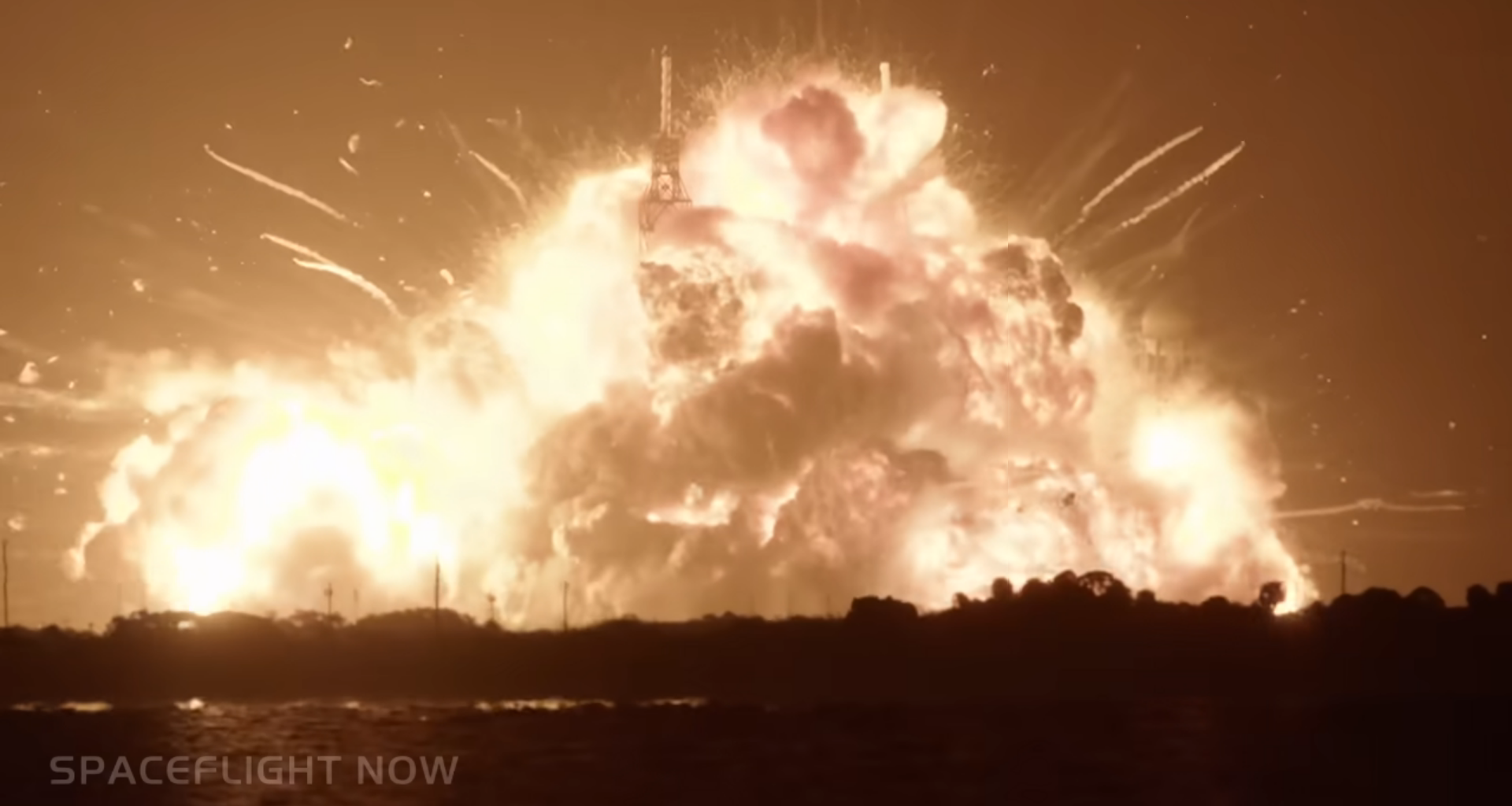 The New Glenn rocket exploding as filmed by Spaceflight Now. Credit: Spaceflight Now