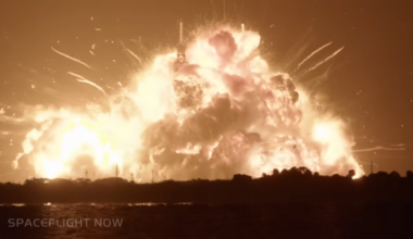 The New Glenn rocket exploding as filmed by Spaceflight Now. Credit: Spaceflight Now