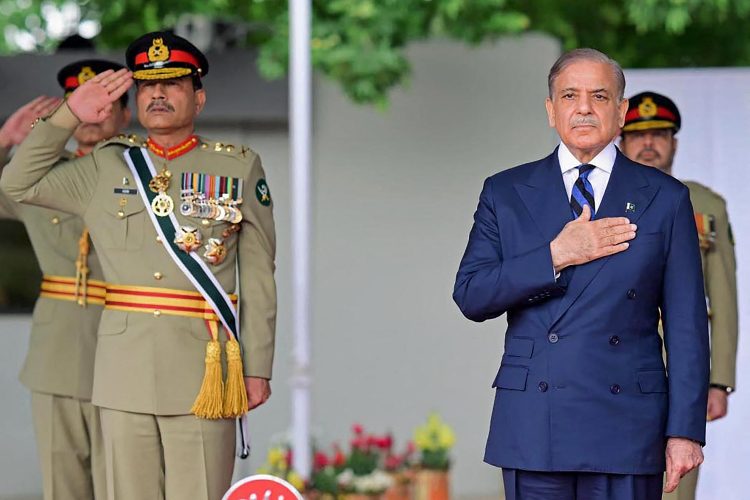 Pakistani Prime Minister Shehbaz Sharif and Army Chief Asim Munir traveled to Switzerland to participate in talks related to the ongoing negotiations between Iran and the United States (Photo credit: PAKISTAN’S PRIME MINISTER OFFICE / AFP)