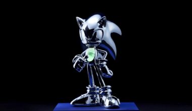 A silver statue of Sonic the Hedgehog containing Sonic's "DNA" encased in a Chaos Emerald