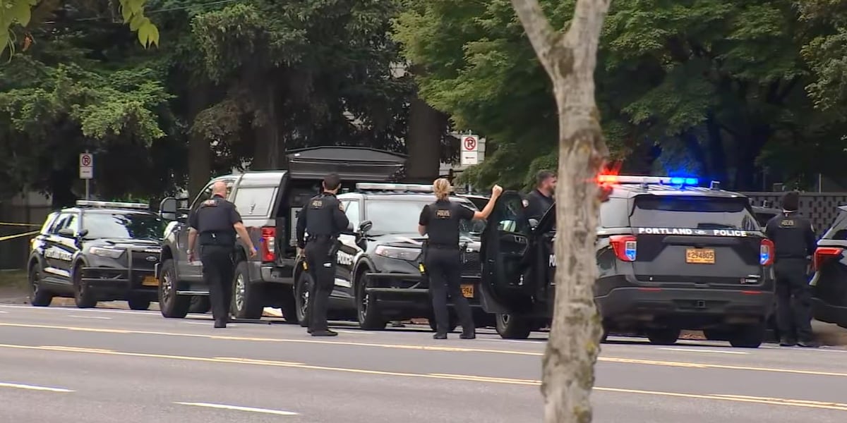 Police in standoff with armed suspect in NE Portland; hostage released