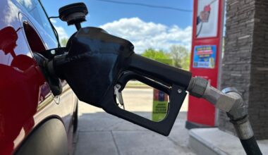 U.S. households, businesses stung by higher energy prices that have pushed inflation above 4%