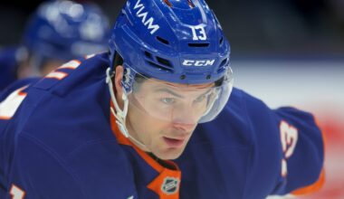 Mat Barzal could be the answer to the Flyers’ center problem