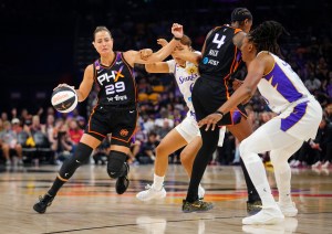 Phoenix Mercury guard Jovana Nogic (29) drives against Sparks guard Jihyun Park (6) during a game at the Mortgage Matchup Center in Phoenix, on June 13, 2026. © Patrick Breen/The Republic / USA TODAY NETWORK via Imagn Images