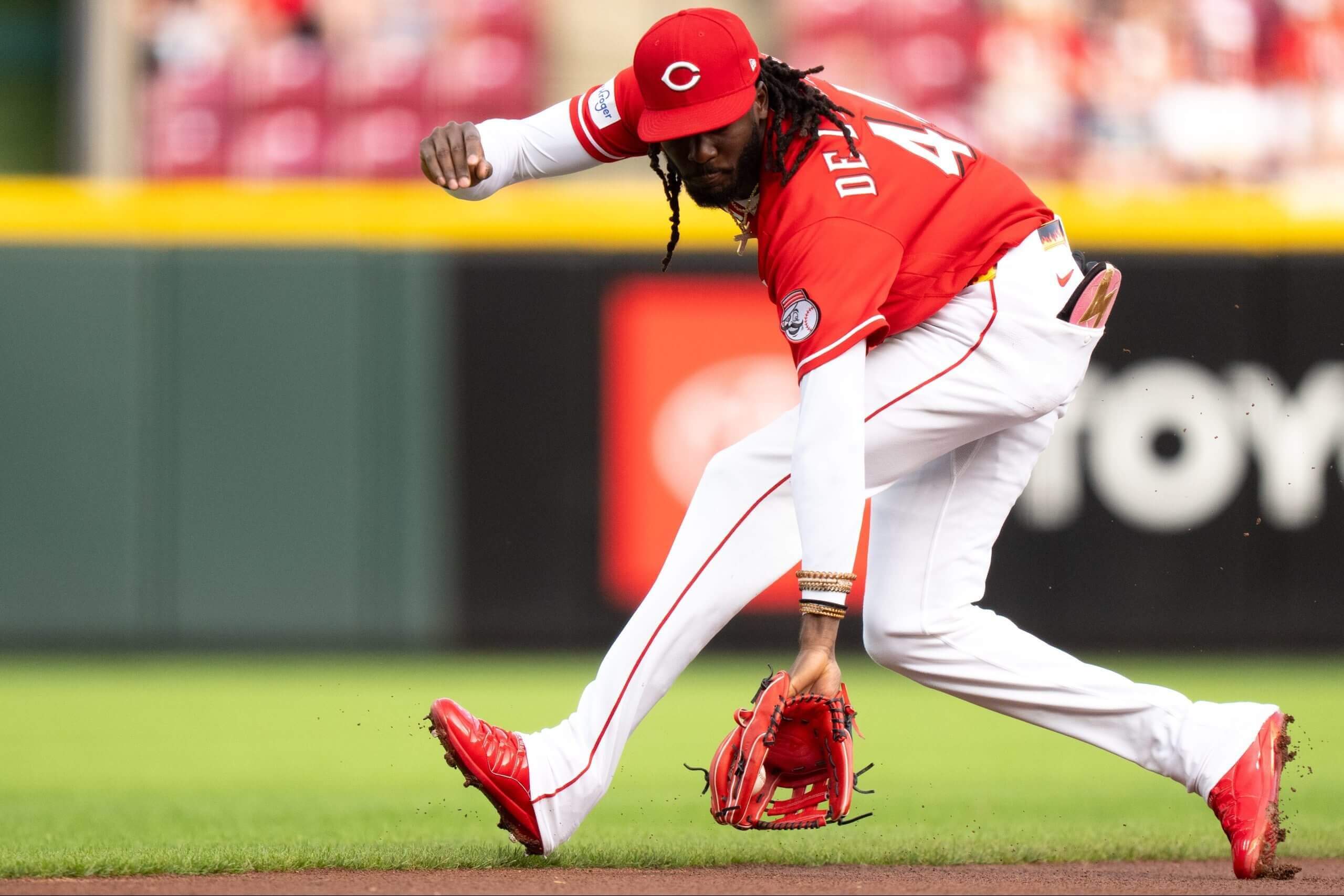 Elly De La Cruz ranges to make a play against the Brewers.