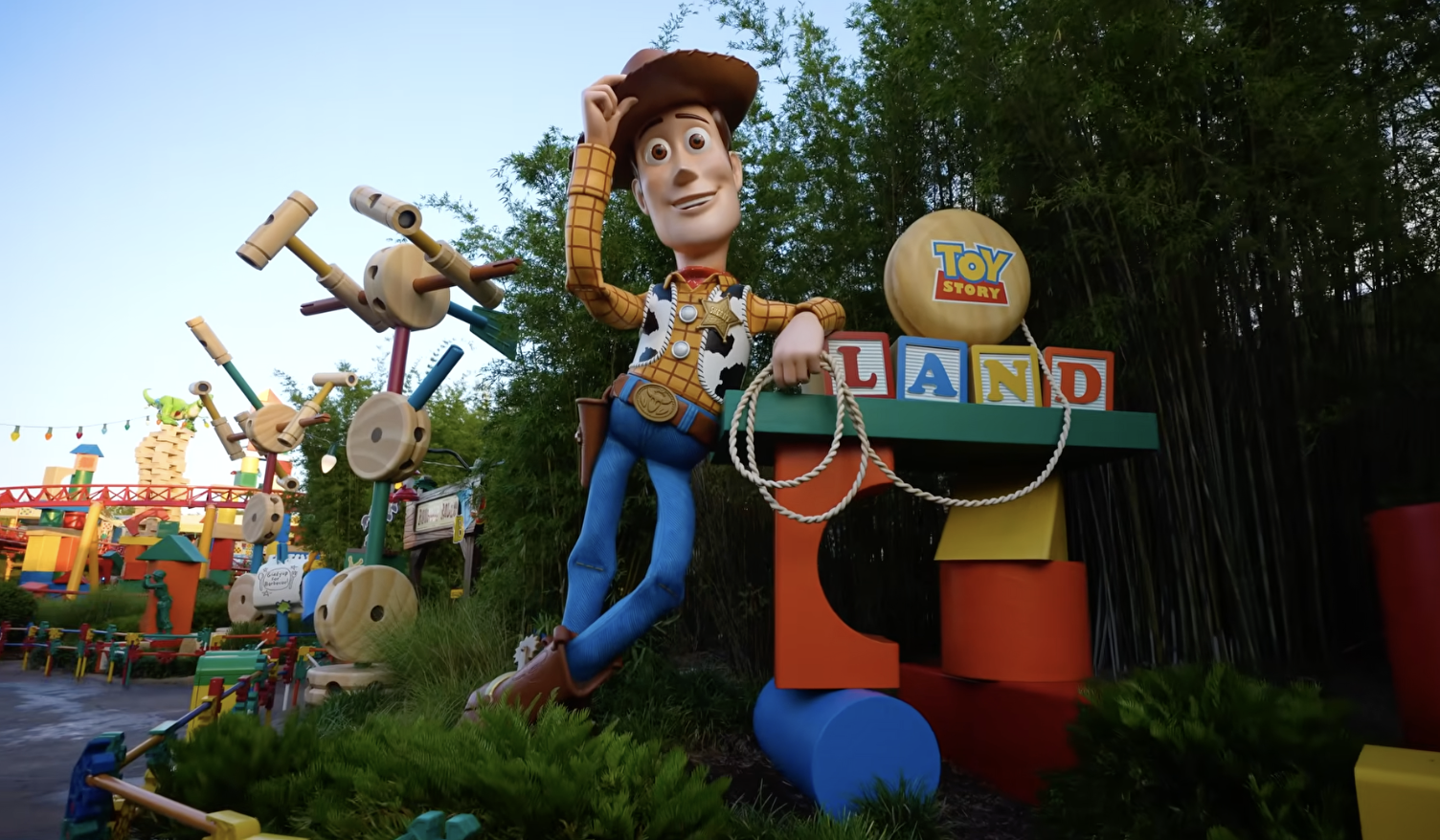 Walt Disney Imagineering shared a behind-the-scenes look at Toy Story Land, revealing how real toys, hand-drawn crayon artwork, and clever hidden infrastructure helped bring Andy’s backyard to life at Disney’s Hollywood Studios.