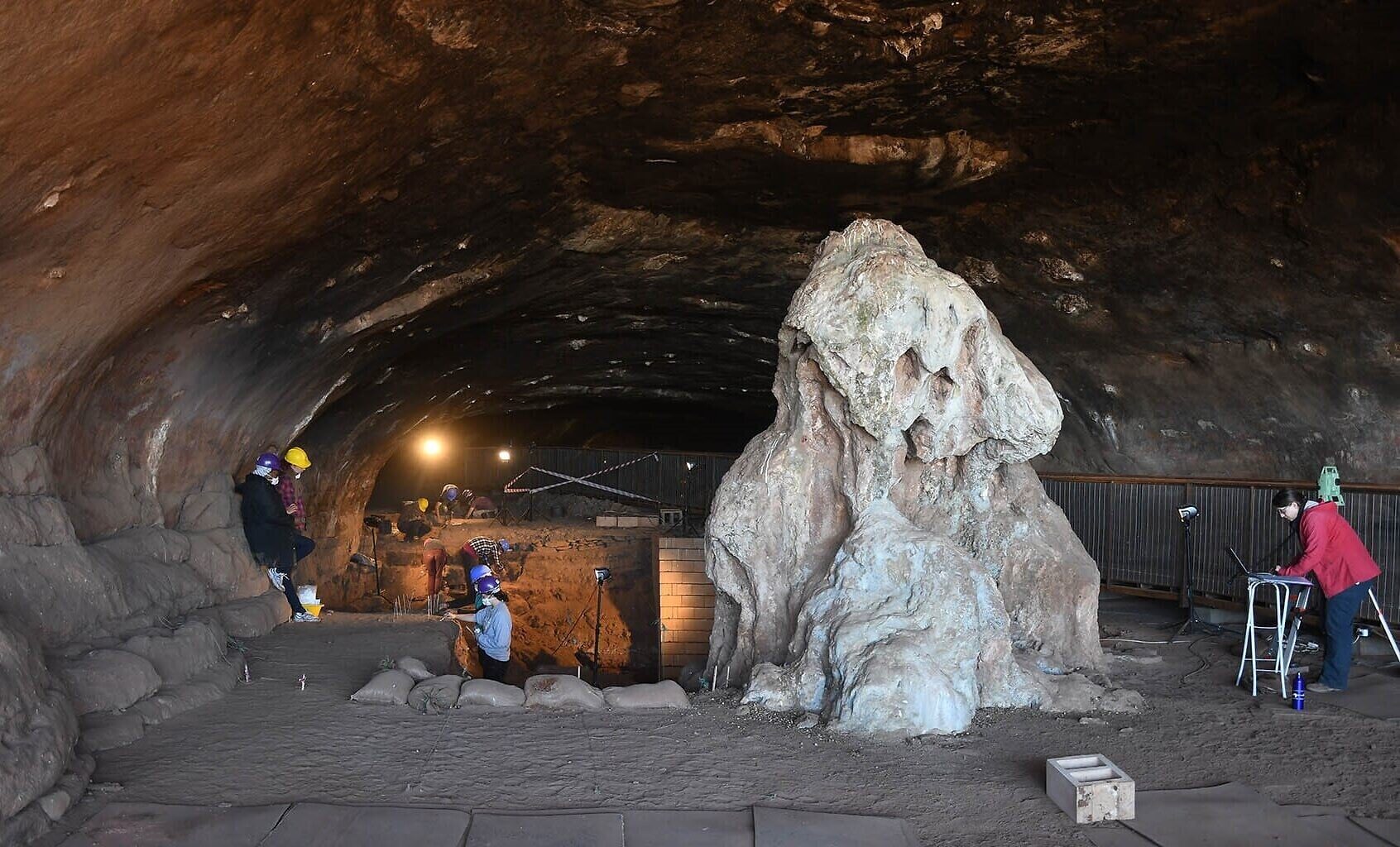 In African cave, Israeli and international scientists find signs of earliest use of fire