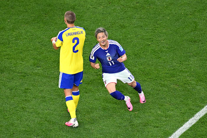 Japan and Sweden play to 1-1 draw as both advance to knockout round at the World Cup