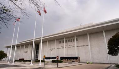 Kennedy Center loses suit against artist who canceled after Trump name change - The Washington Post