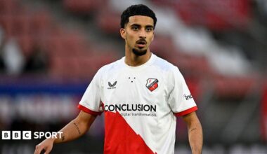Zidane Iqbal in Utrecht's red and white shirt