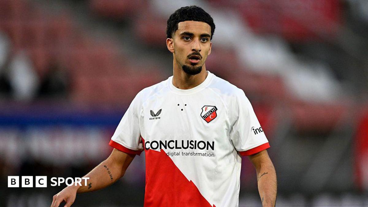 Zidane Iqbal in Utrecht's red and white shirt