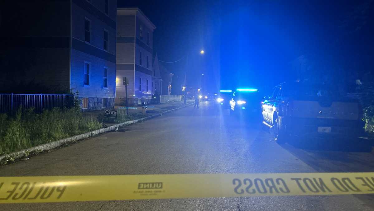 Police investigating stabbing on Walnut Street in Manchester