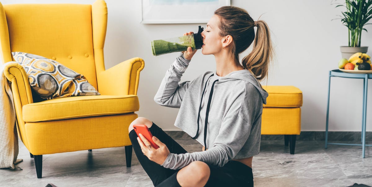 5 things you should never mix with protein powder, according to dietitians