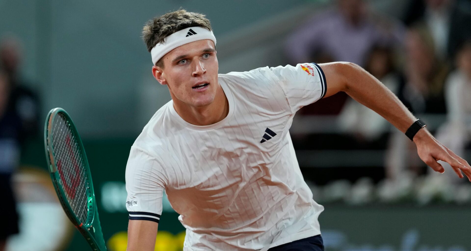 Ice-man Mensik holds his nerve - Roland-Garros 2026