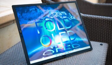 Samsung's wild patent shows a foldable phone that folds itself into a box 