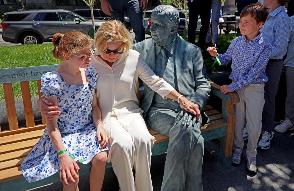 Statue unveiled in Boston for late business magnate, philanthropist Jack Connors