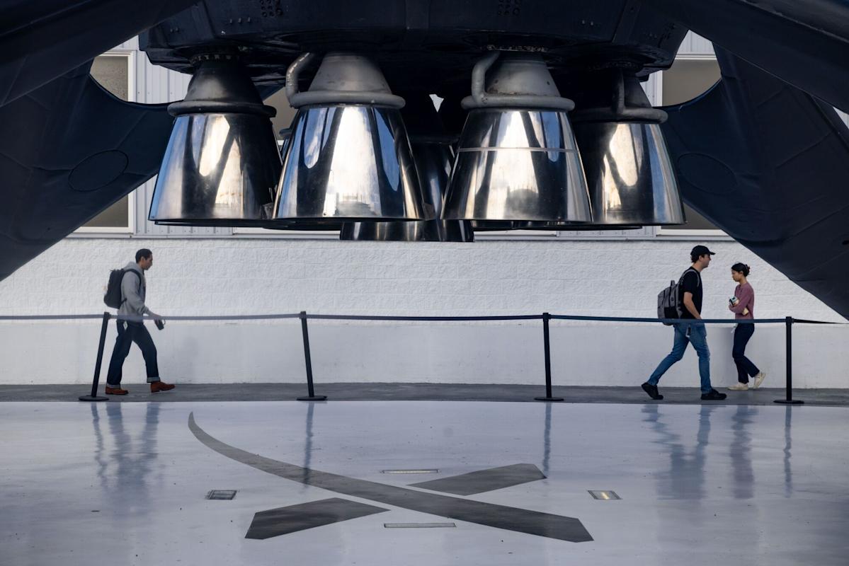 SpaceX Staffers Prep for Multimillion-Dollar Windfalls by Pushing for VIP Terms