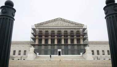 Justices side with Trump administration in border dispute over asylum seekers