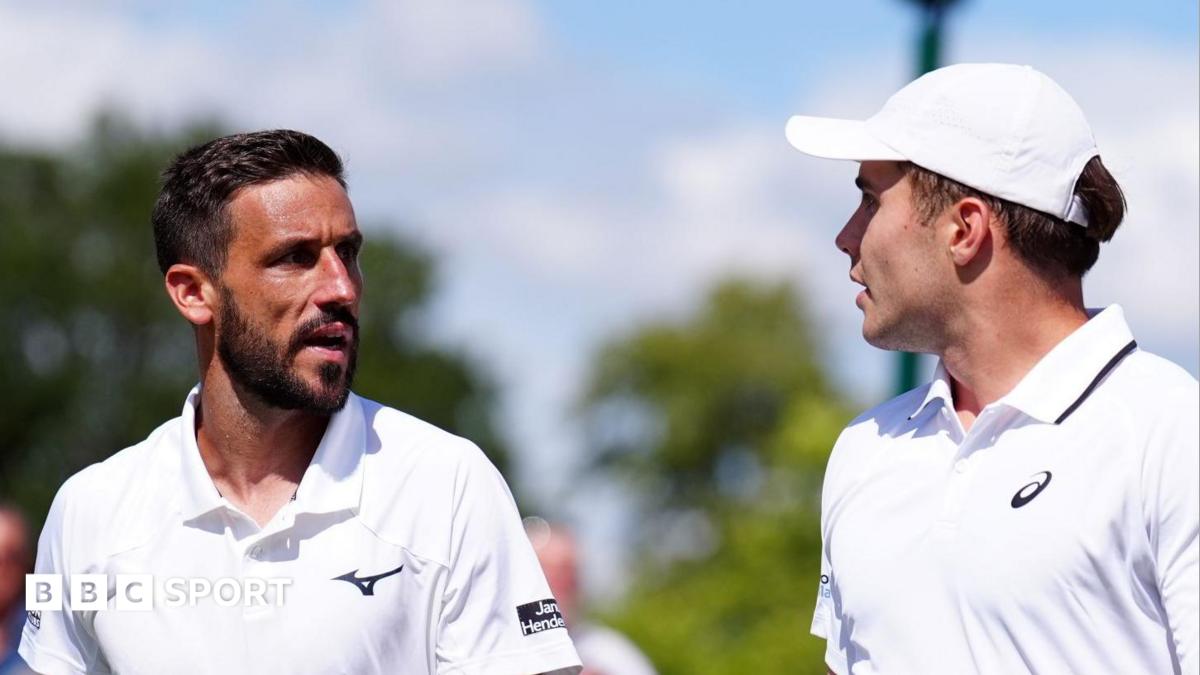 Damir Dzumhur and Arthur Fery exchange words