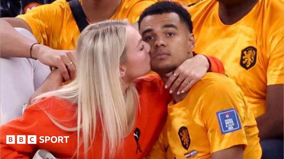 Cody Gakpo of Netherlands and his girlfriend Noa van der Bij in 2022
