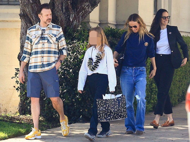 main-Olivia-Wilde-and-Jason-Sudeikis-backgrid-1