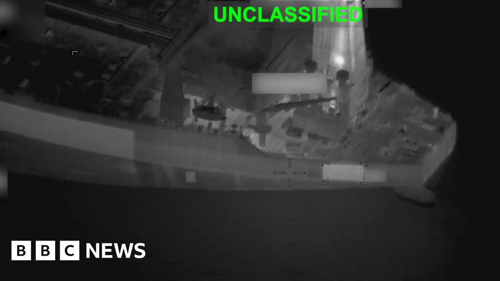 US military says it fired missile at Iran-bound oil tanker - BBC