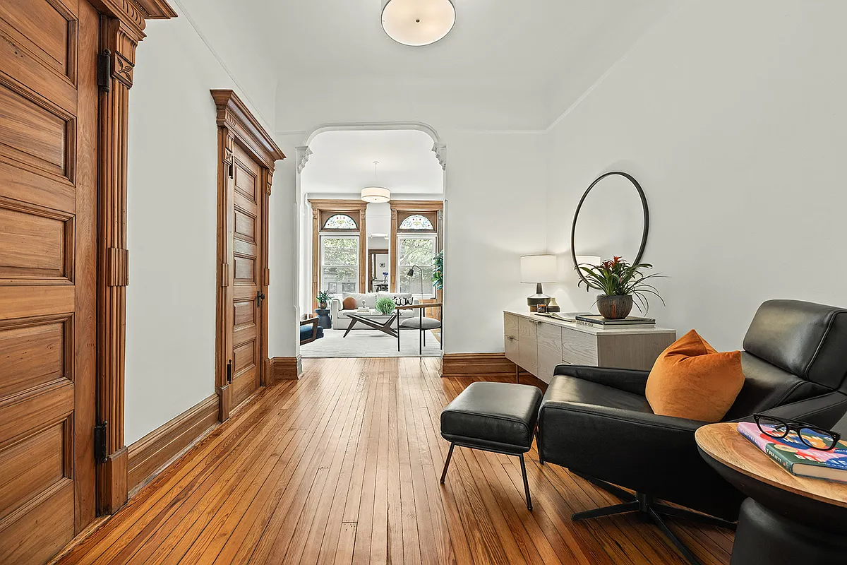 middle parlor with arched doorway, white walls