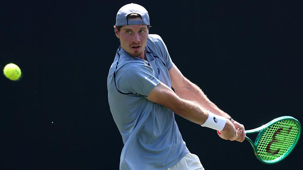 Watch Eastbourne: GB's Samuel taken to deciding set by Bergs in semi-final - Yahoo Sports