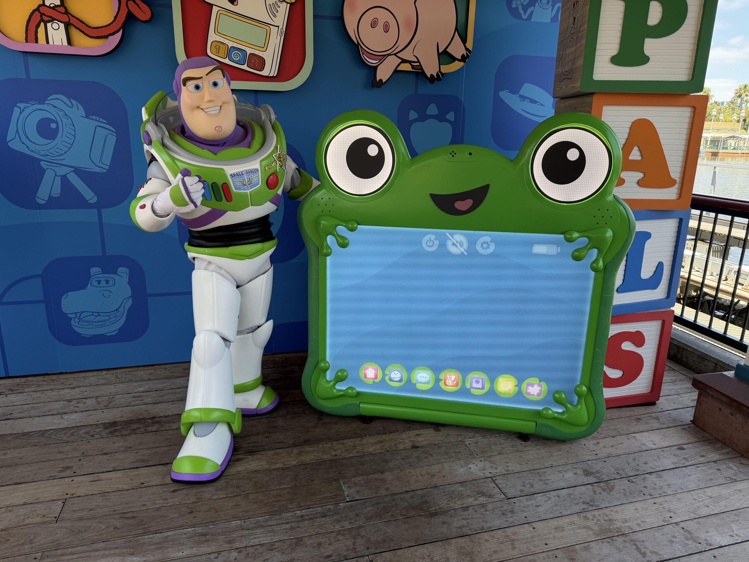 At first glance, Buzz looks almost identical to earlier meet and greets, too. However, you may notice a shiny star sticker affixed to his Lightyear patch on the lefthand side.