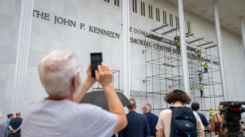 Trump’s name must be removed from Kennedy Center tonight, appeals court rules