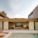 © Fran Parente Lego House / Fernanda Marques Arquitetos Associados - Exterior Photography