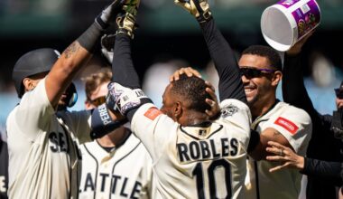 Robles' infield single in the 10th inning lifts the Mariners to a 3-2 win over the Diamondbacks :: WRAL.com