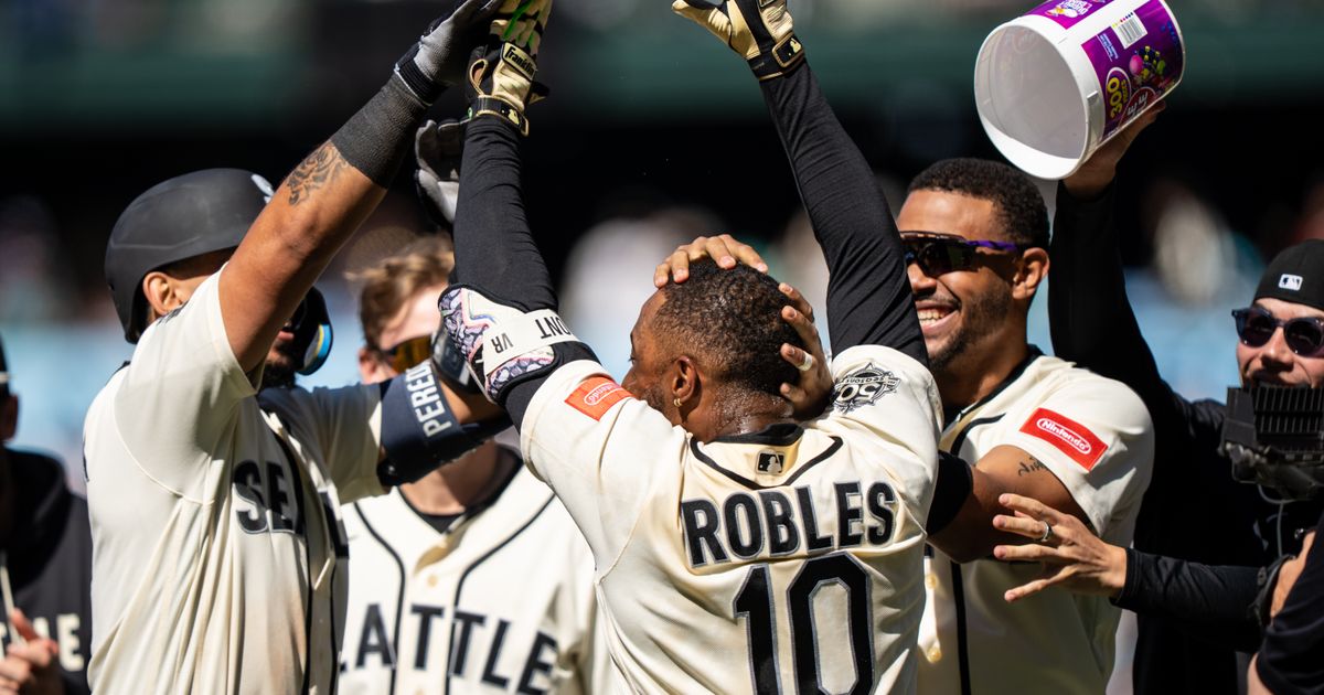 Robles' infield single in the 10th inning lifts the Mariners to a 3-2 win over the Diamondbacks :: WRAL.com